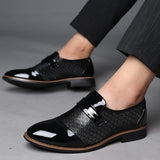 Men&#39;s shoes Leather Embossing Classic Fashion Luxury men shoes Wear-resistant Non slip Mans footwear Anti-slip Black shoes